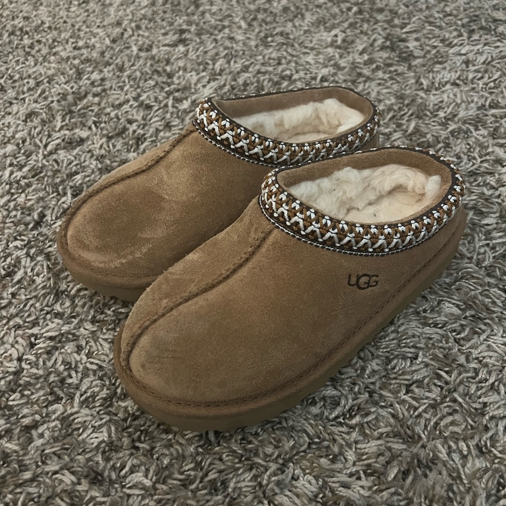 Kids UGG slippers size 12C